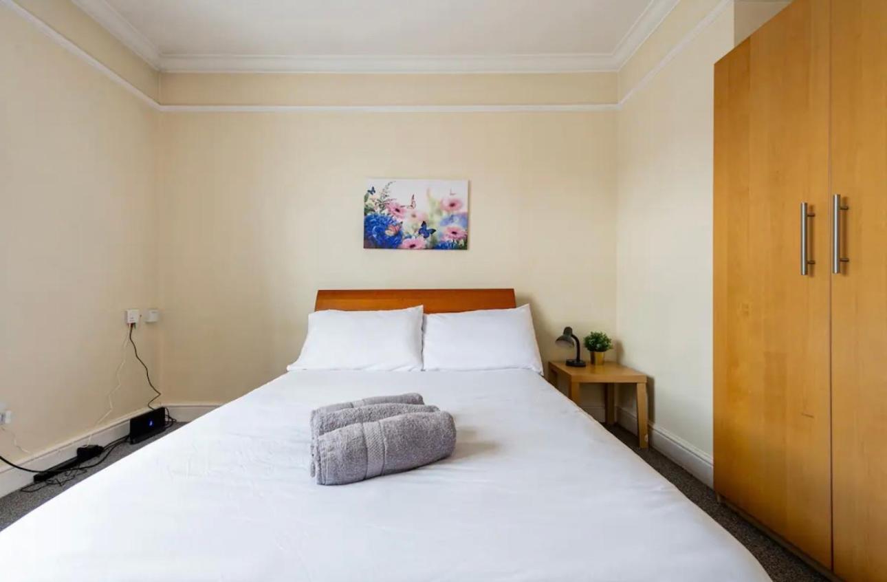 Lovely 3-Bed 20 Minutes To Central Londen Buitenkant foto
