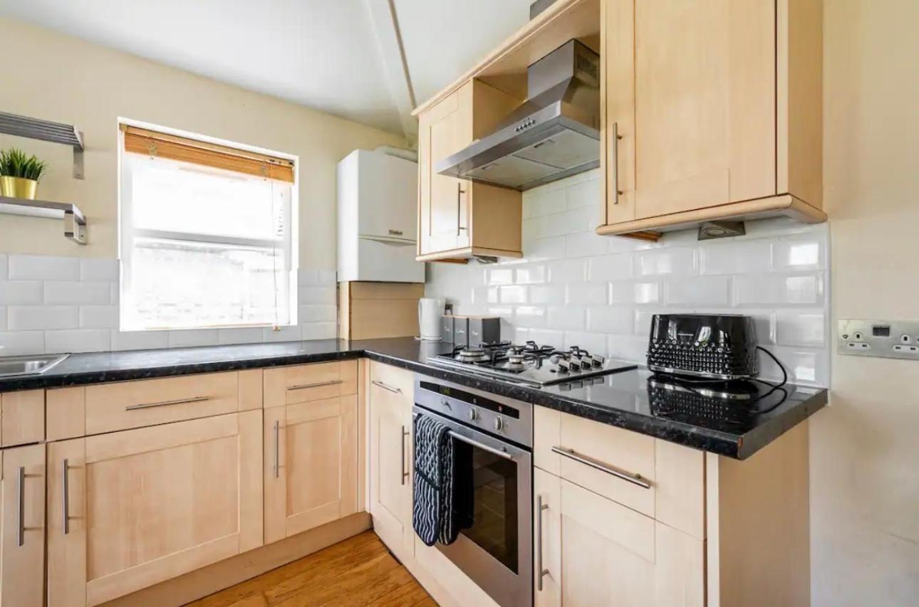 Lovely 3-Bed 20 Minutes To Central Londen Buitenkant foto