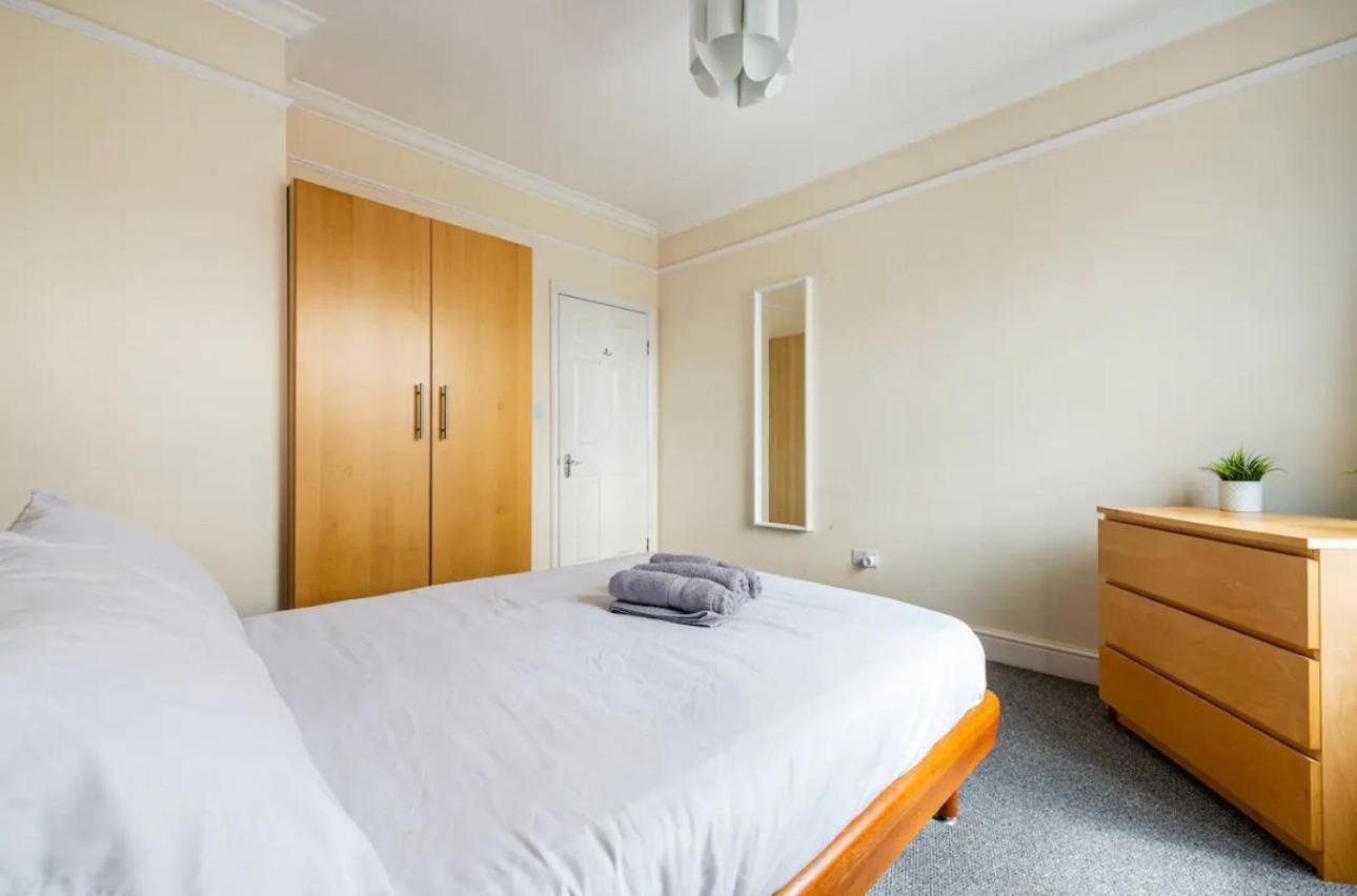 Lovely 3-Bed 20 Minutes To Central Londen Buitenkant foto